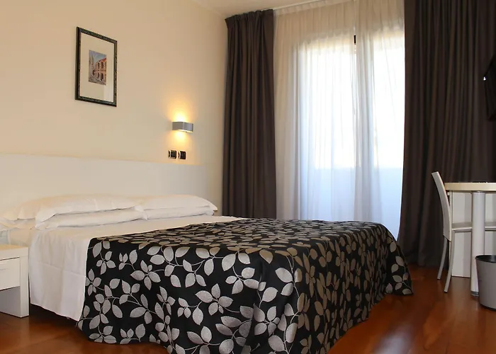 ブランドリ ホテル 3*